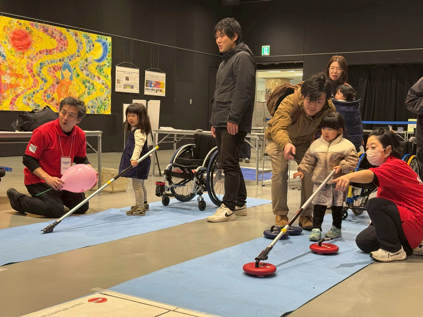 車いすカーリング体験