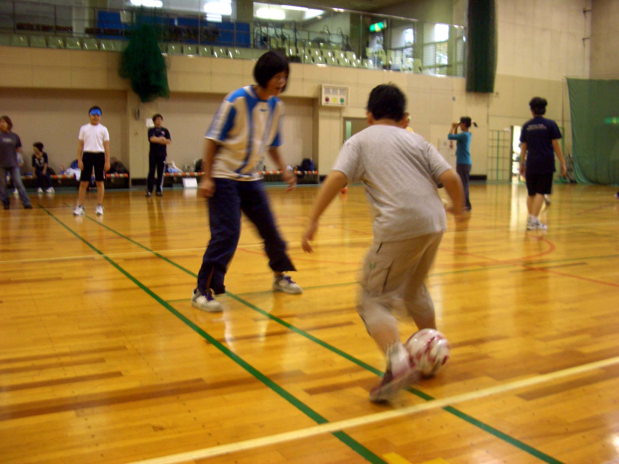 障害者スポーツ体験教室より ・・・ブラインドサッカー、巧みなステップでディフェンスをかわす! CIMG5457 - 障害者スポーツ体験教室より ・・・ブラインドサッカー、巧みなステップでディフェンスをかわす!