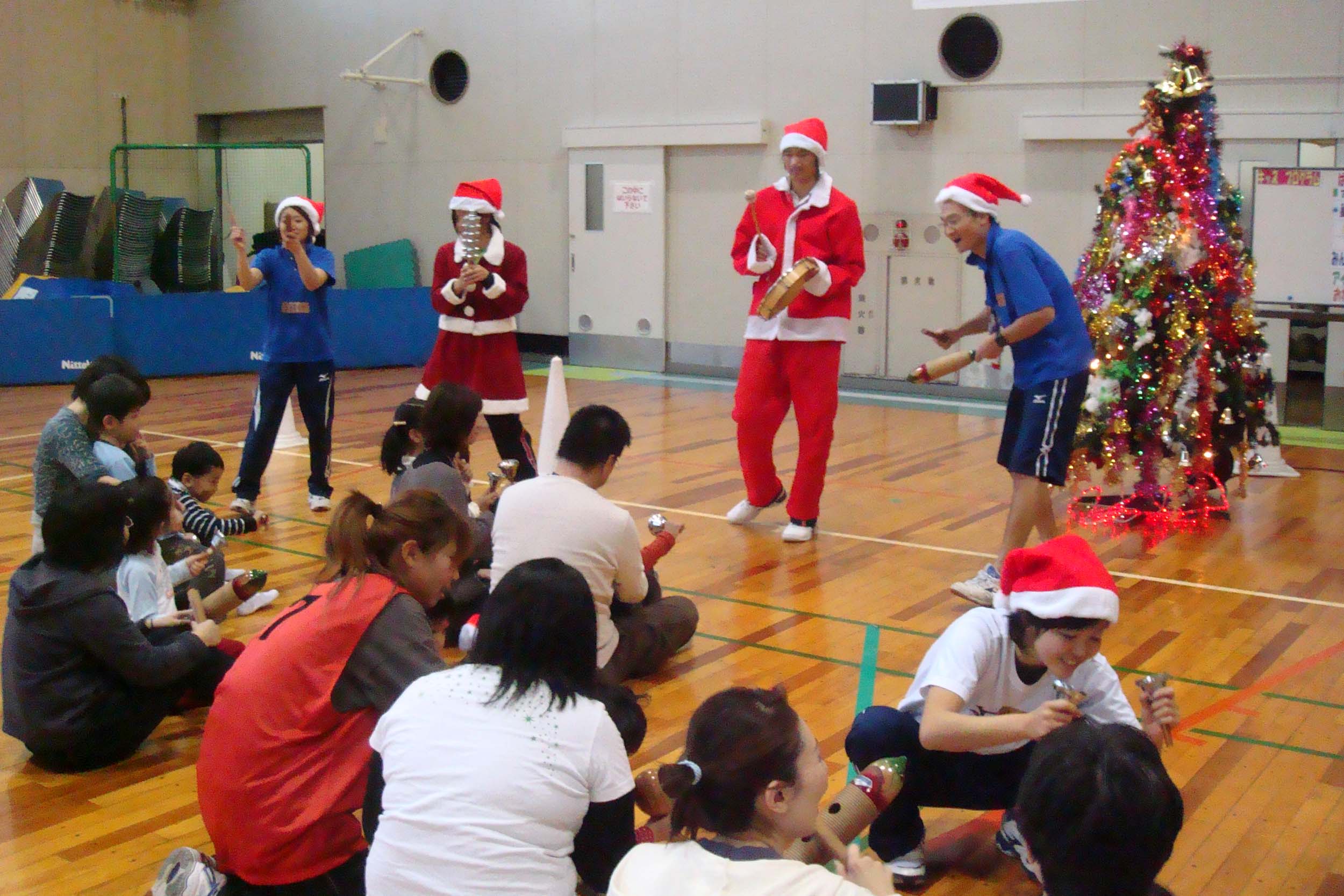 キッズ体操教室より・・・サンタさんと楽しく演奏!! DSC03224 - キッズ体操教室より・・・サンタさんと楽しく演奏!!