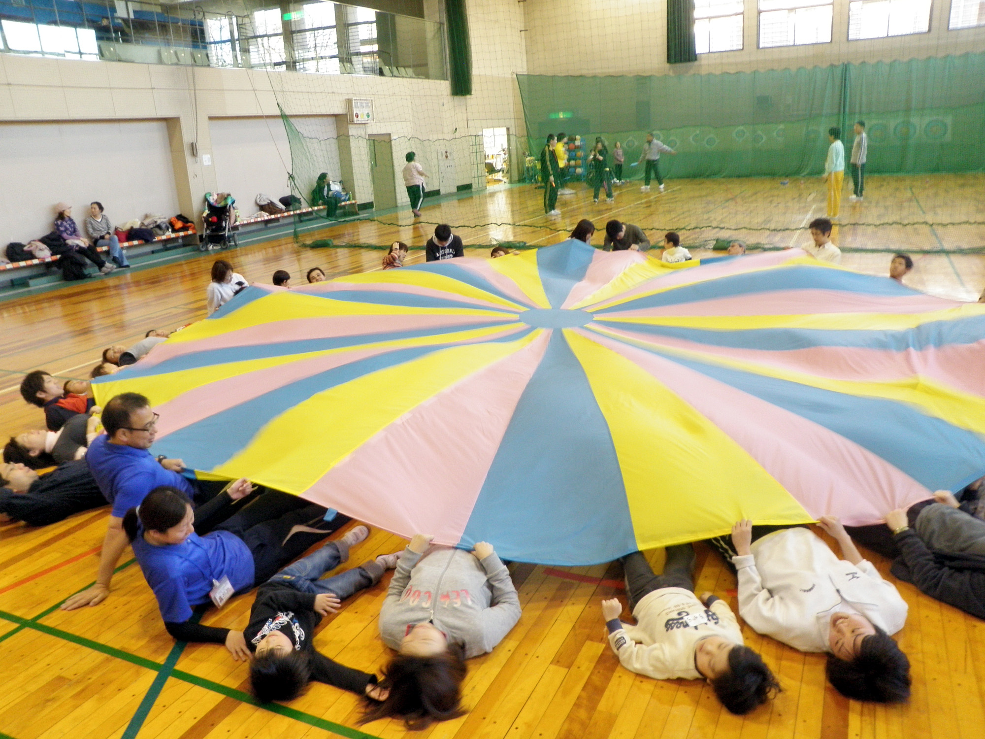 親子で楽しむキッズ体操クラブ教室より ・・・親子でリズム体操を楽しんでいます。 P1240330 - 親子で楽しむキッズ体操クラブ教室より ・・・親子でリズム体操を楽しんでいます。